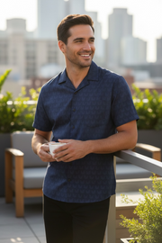 Chemise à boutons unisexe avec notre motif exclusif en surimpression "Fly like a bird"